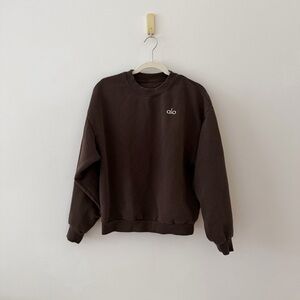 Alo Accolade Crewneck Sweatshirt in Espresso (XS)
